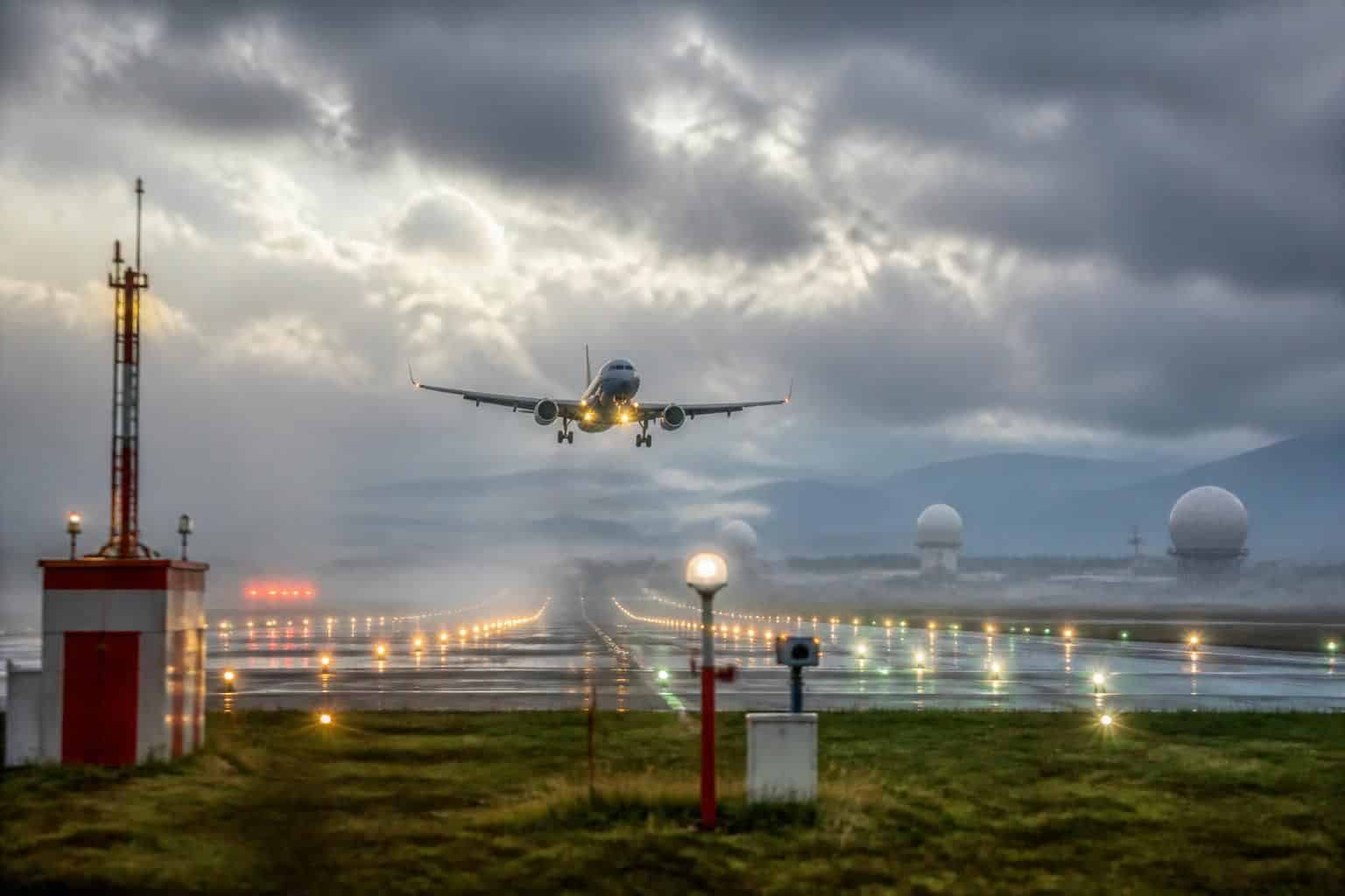 découvrez comment la visibilité rvr influence l'autorisation d'atterrissage en aviation, expliquée à travers les conditions météorologiques essentielles pour la sécurité des vols.